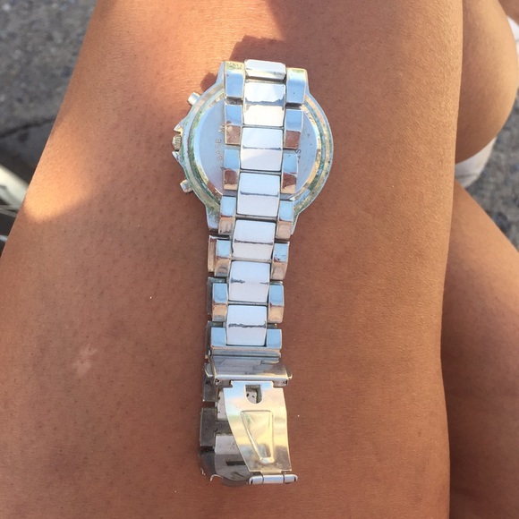 Watch - Picture 3 of 6